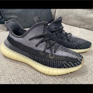 Yeezys Adidas 350 boost color carbon